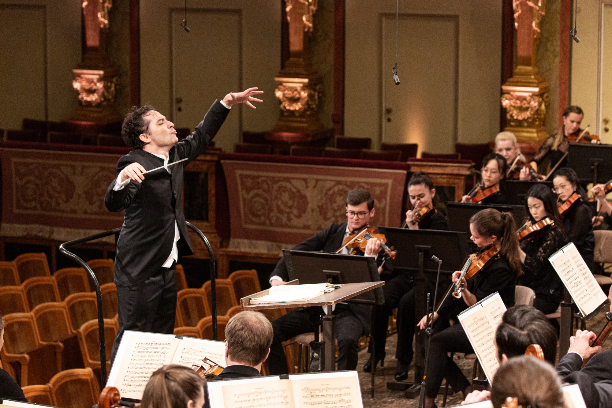 Webern Symphonie Orchester unter der Leitung von Andrés Orozco-Estrada
