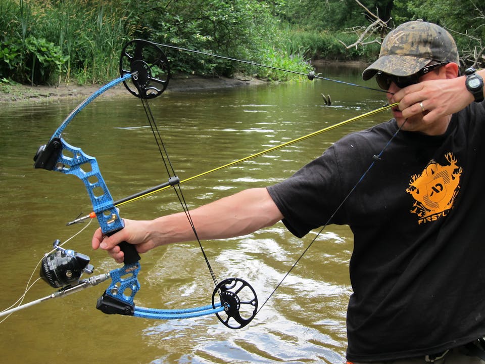 S3E07 Swamp Stew Michigan Bowfishing MeatEater Season 3 (11