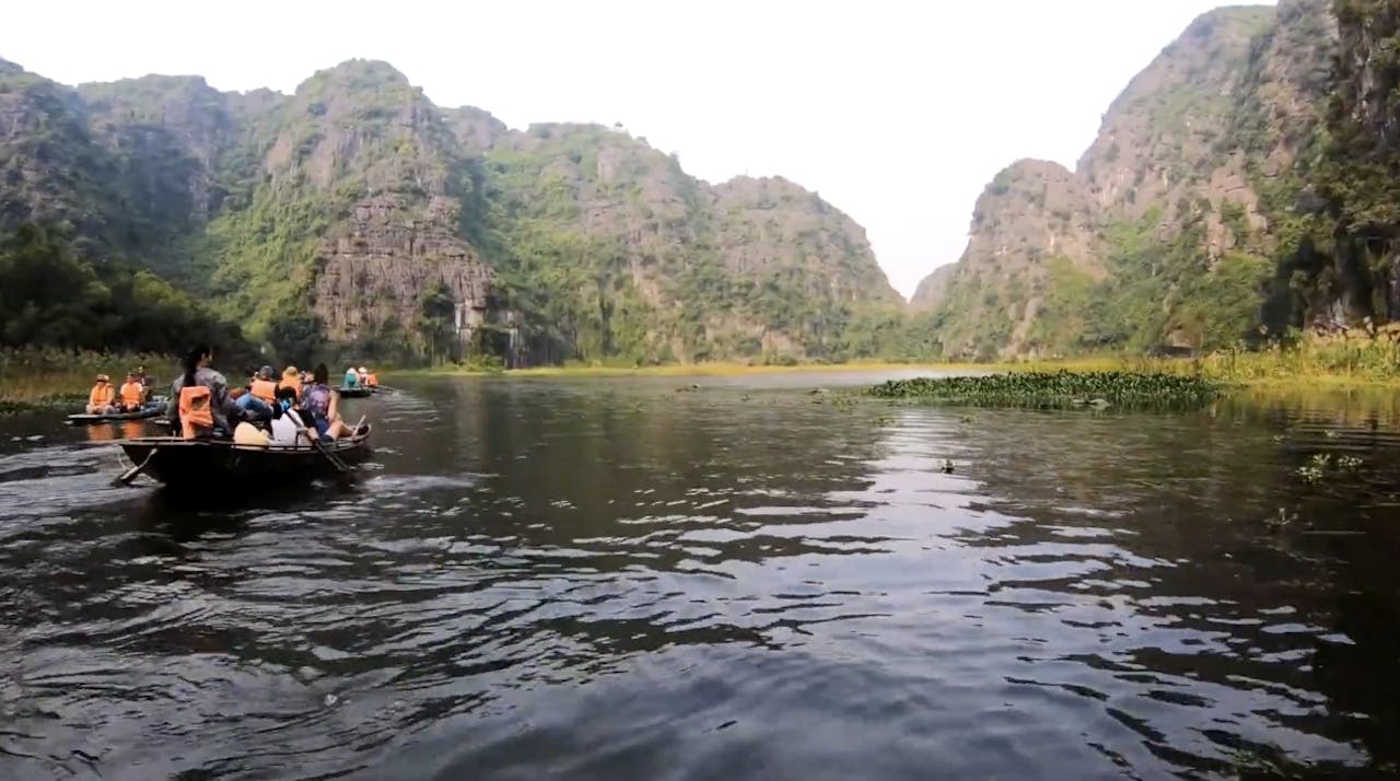 S4285 - Trang An, Ninh Binh - 🇻🇳 Vietnam - 4K Boat Tour - Memory Lane TV