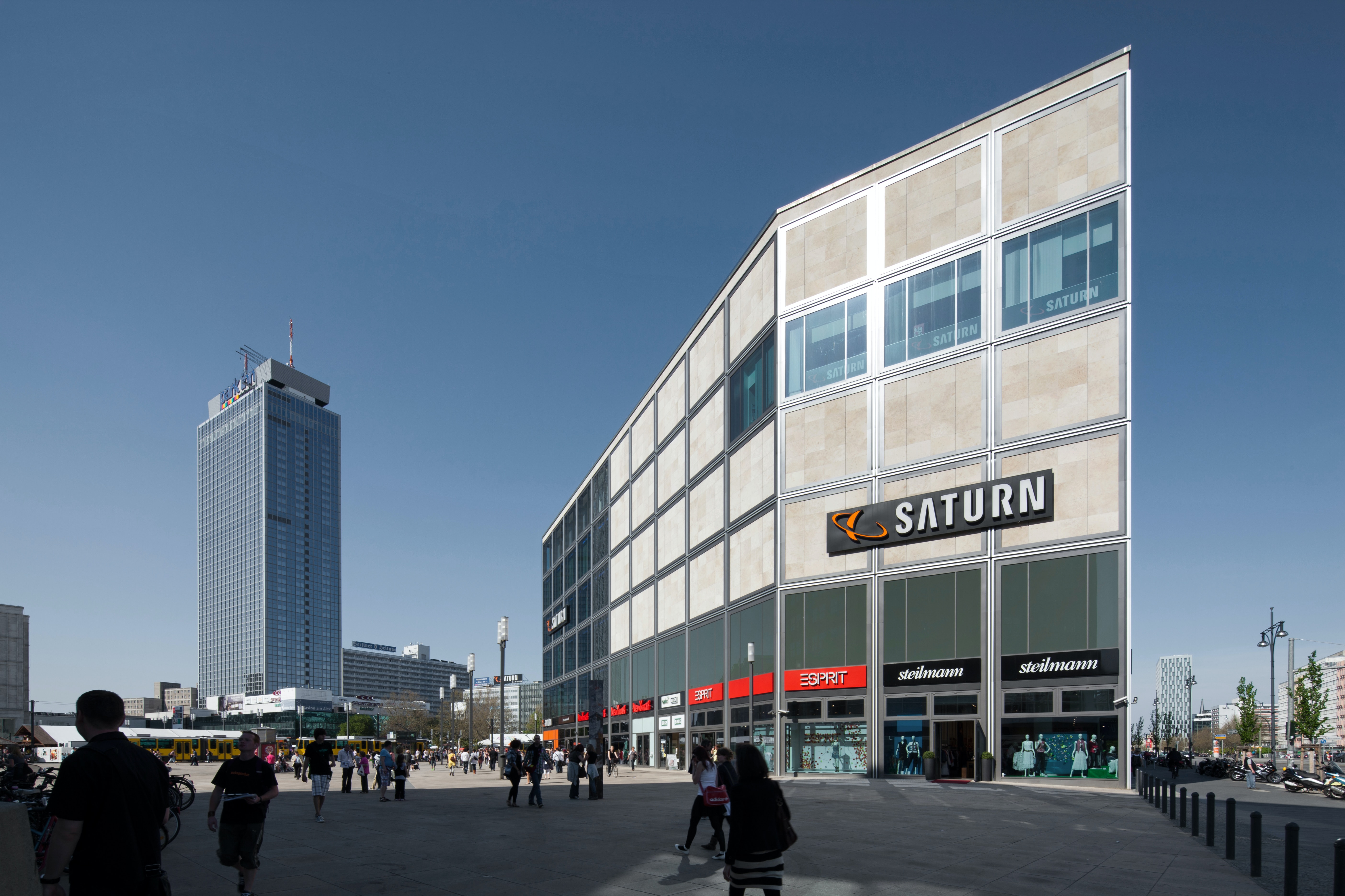 Walk Around the Mall of Berlin in Germany - S4203