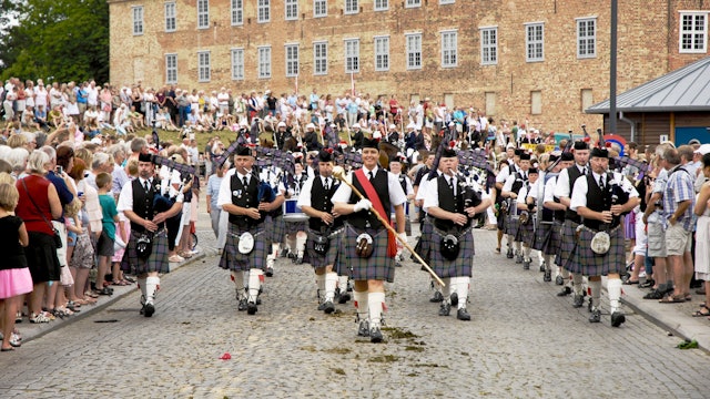 Canadian Marching Band with Bagpipes - S4005