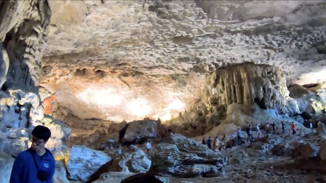 S4272 - Sung Sot Cave, Largest Cave I...