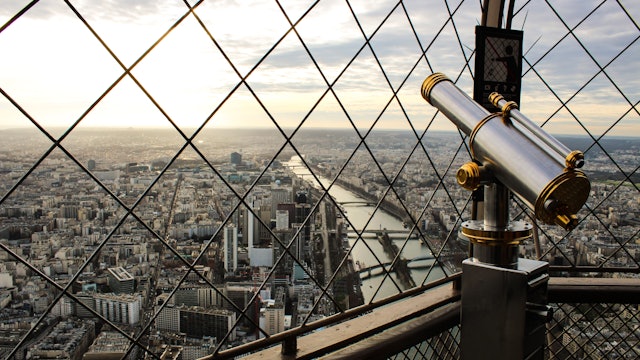 Eiffel Tower, Elevator Ride Top Floor in Paris - S4148 