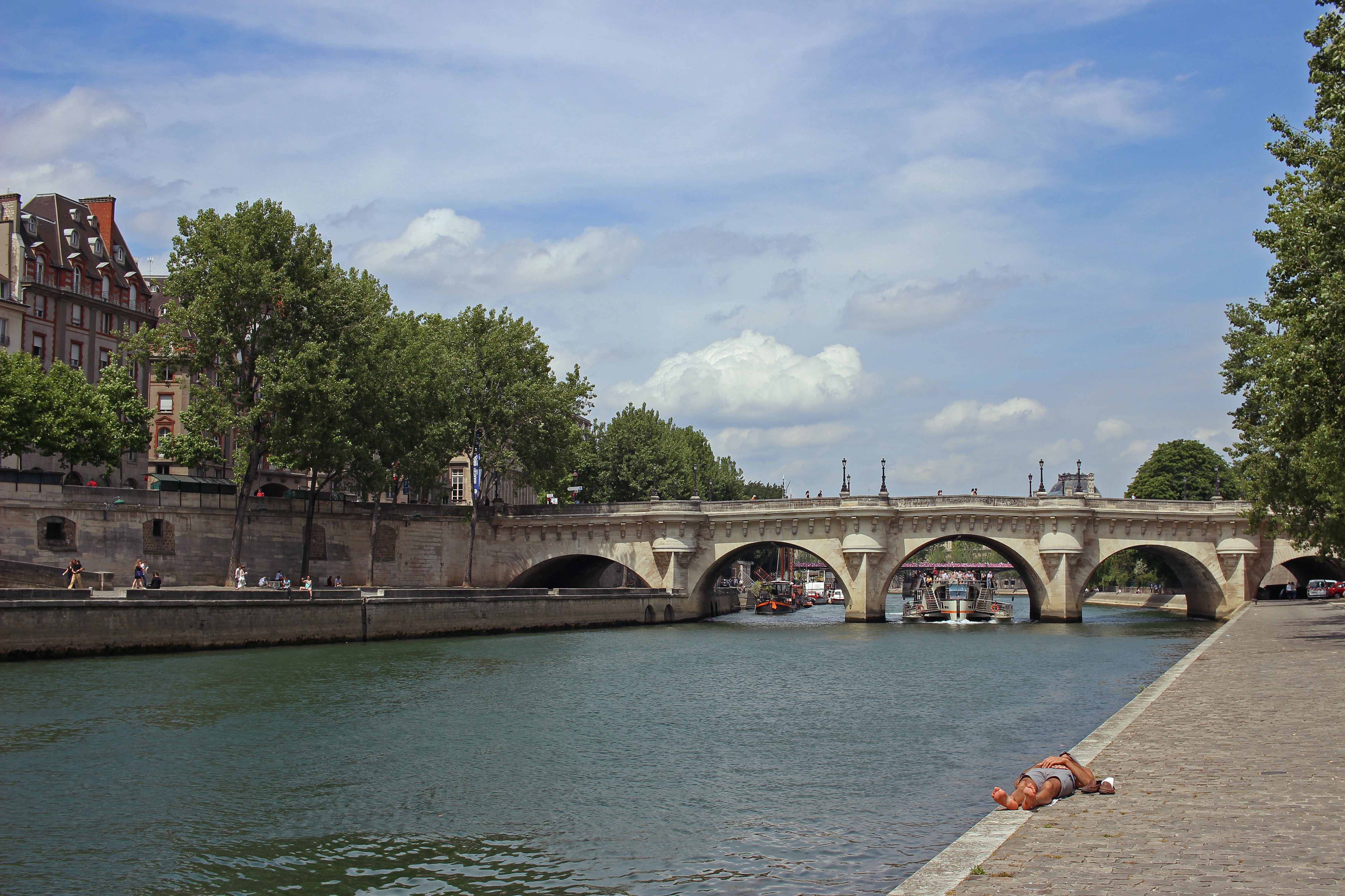 Seine River & Louvre in Paris - S6042
