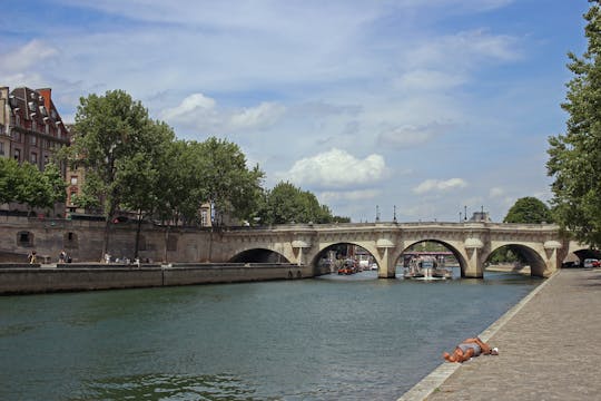 Seine River & Louvre in Paris - S6042