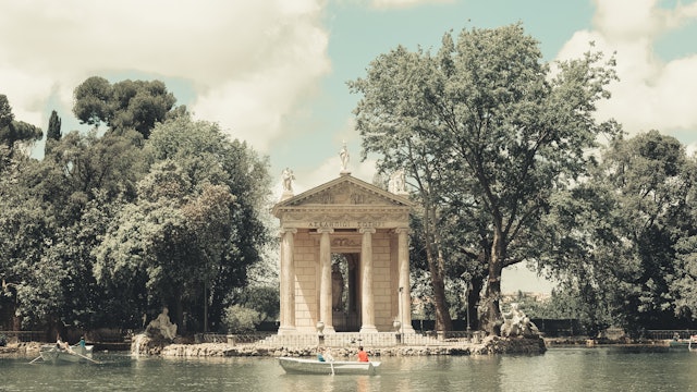 Walk Around The Villa Borghese in Italy - S4092