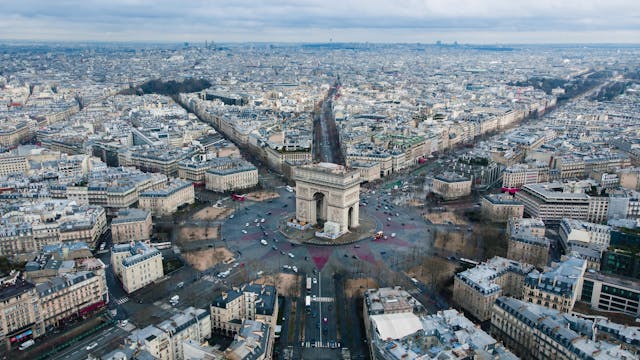 Champs Elysees, Arc de Triomphe, Traf...