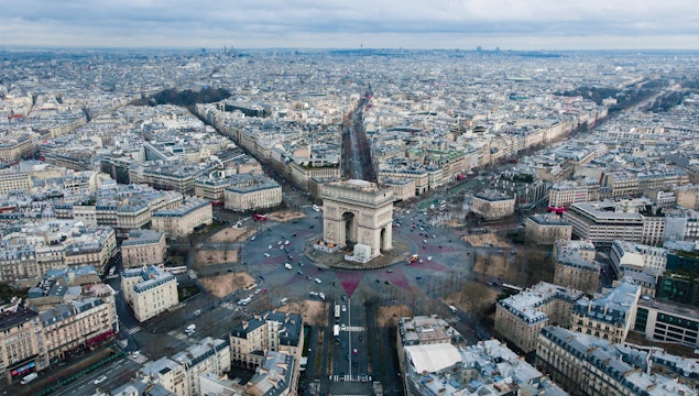 Champs Elysees, Arc de Triomphe, Traffic View in Paris - S4128 