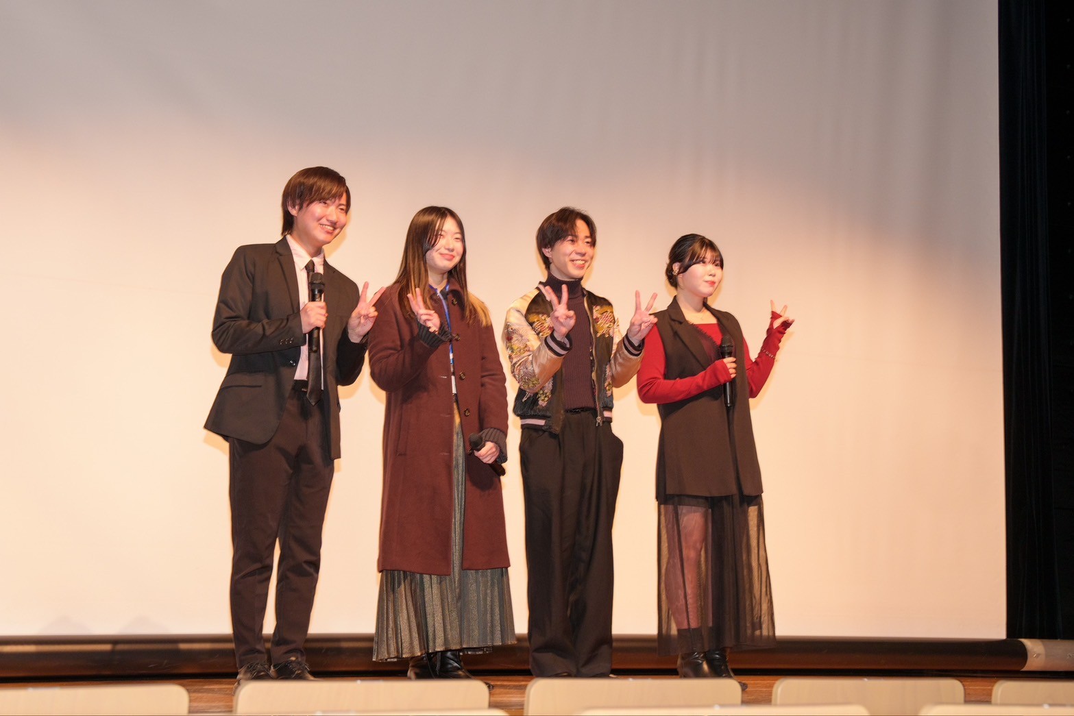 The Neighbors – Stage Greeting