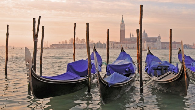 Venice Gondolas reference photo.jpg