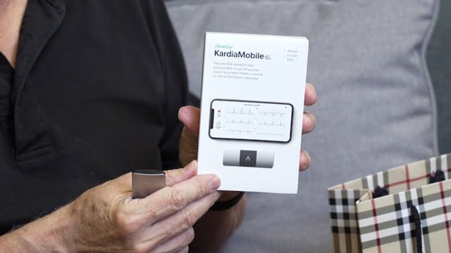 What's in the Bag - KardiaMobile 6L (Patient & Family Version)