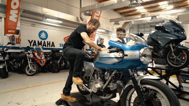 6. Arrancando Ducati Desmo 900 SS 1975