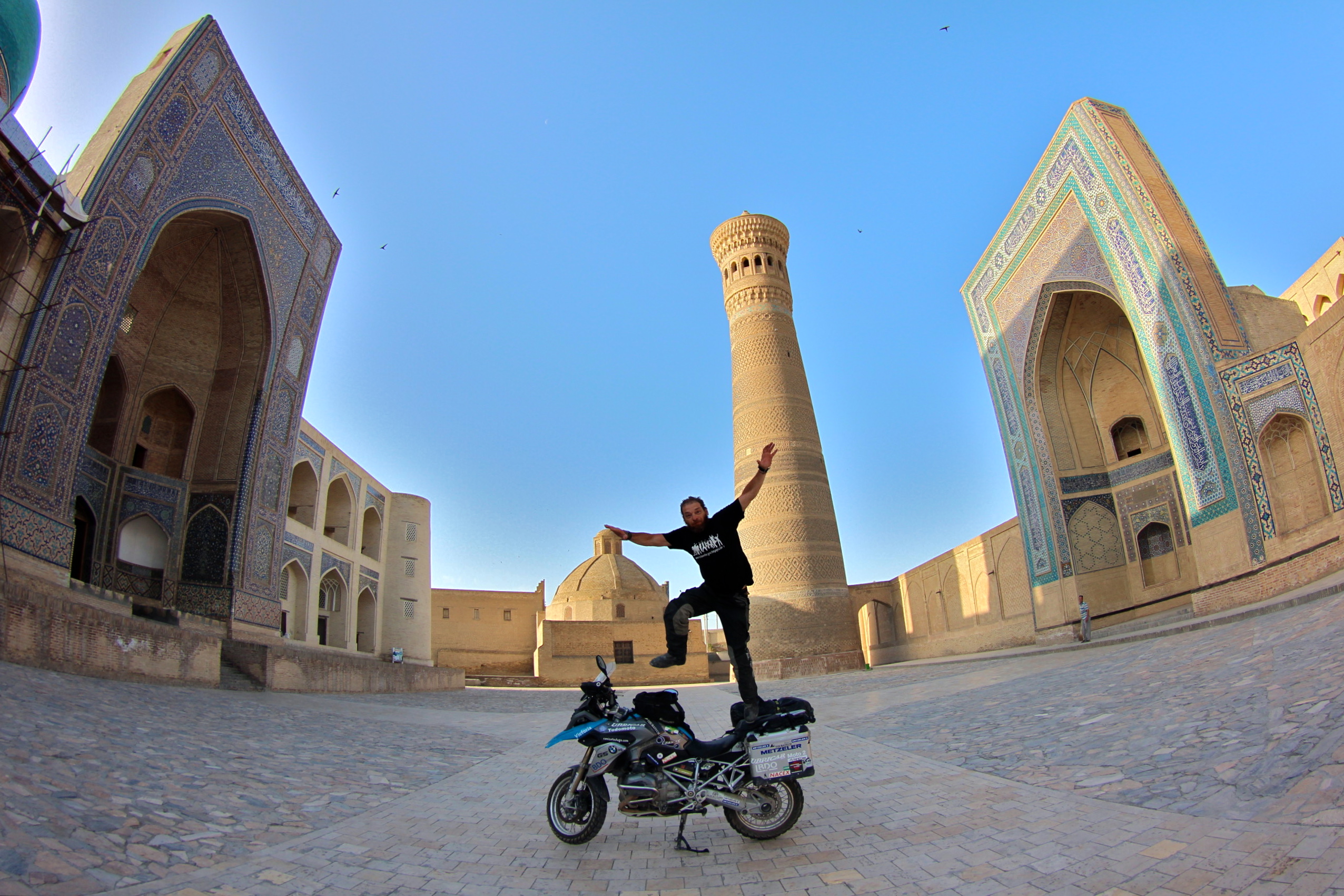 de-pie-moto-bukhara.JPG