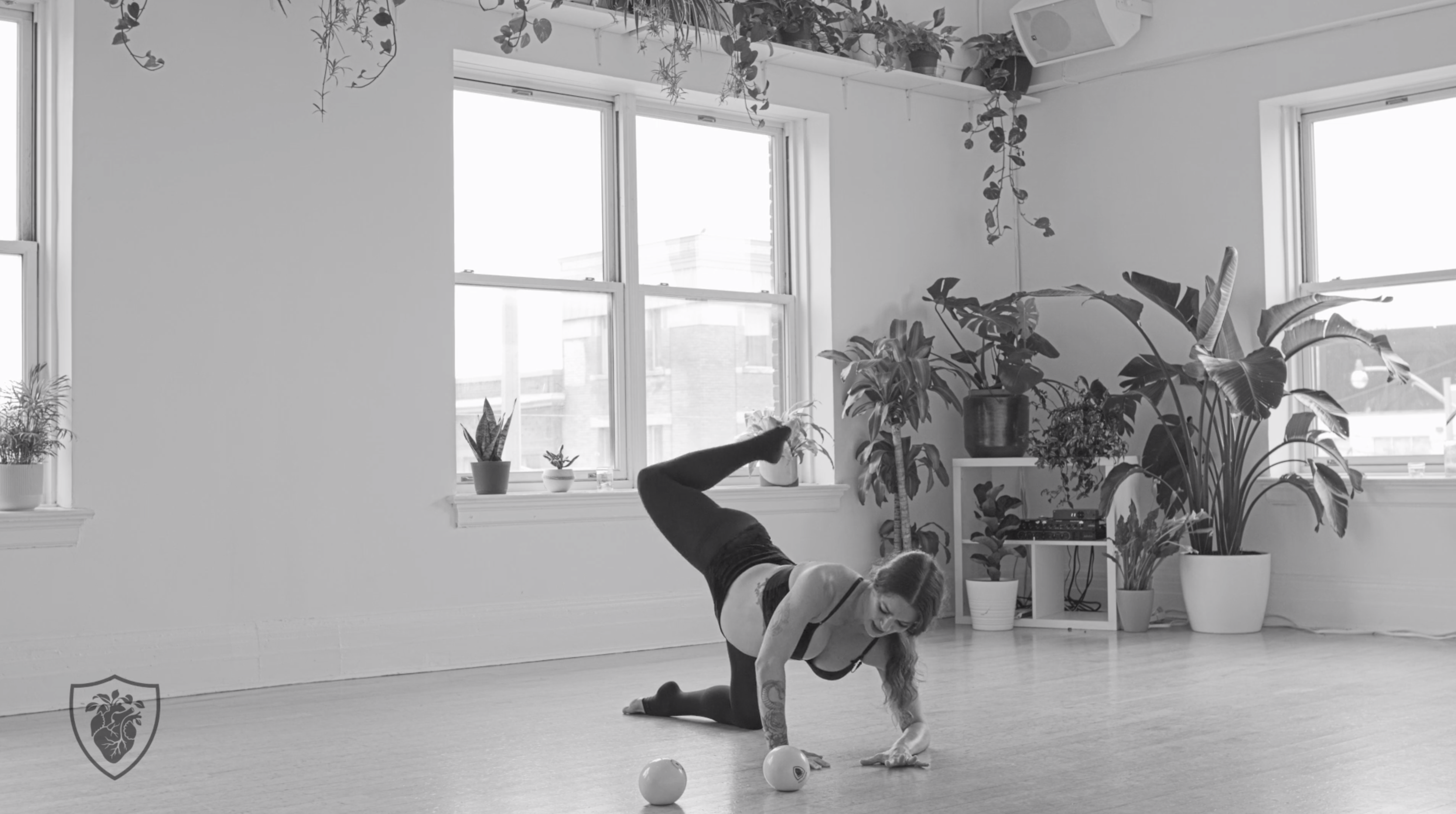 15 min MISFITMATERNITY - Lower Body Strength w/ Amber