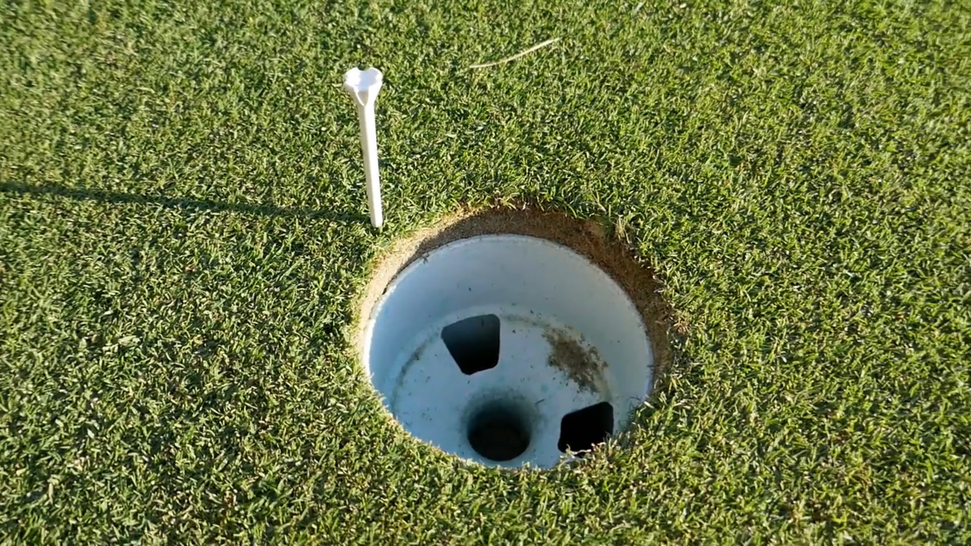 Putting - Go for the Back of the Cup 