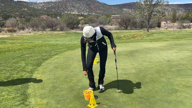 Putting with Orange Putter - Sedona M...