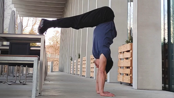 Handstand supported-alignment