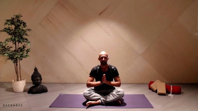 Video: Yin Yoga sessie: Weekend wind down