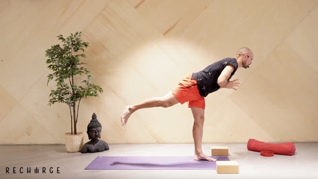 Video: Vinyasa Yoga sessie: Balancing