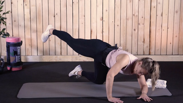 Video: Bootyworkout: Fall in love with the burn