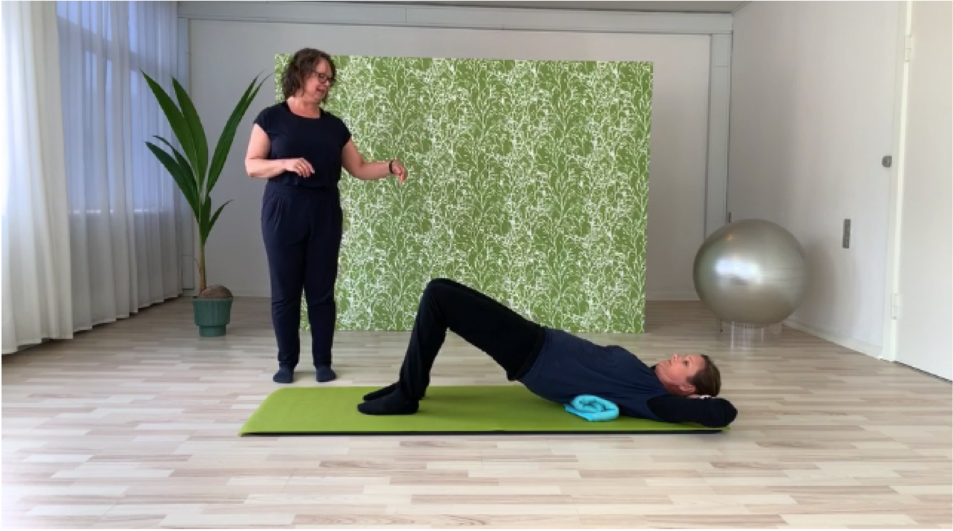 Pilates med Charlotte - extension med tæppe