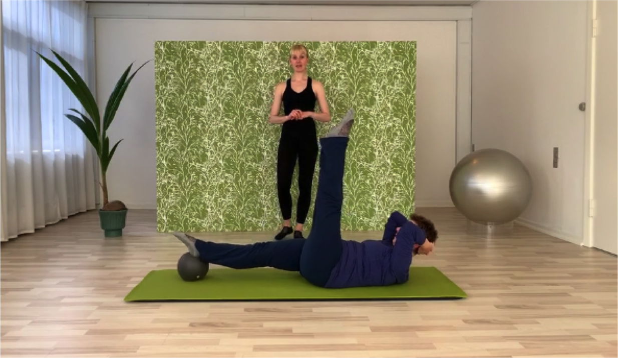 PIlates med Jennifer & den grå bold