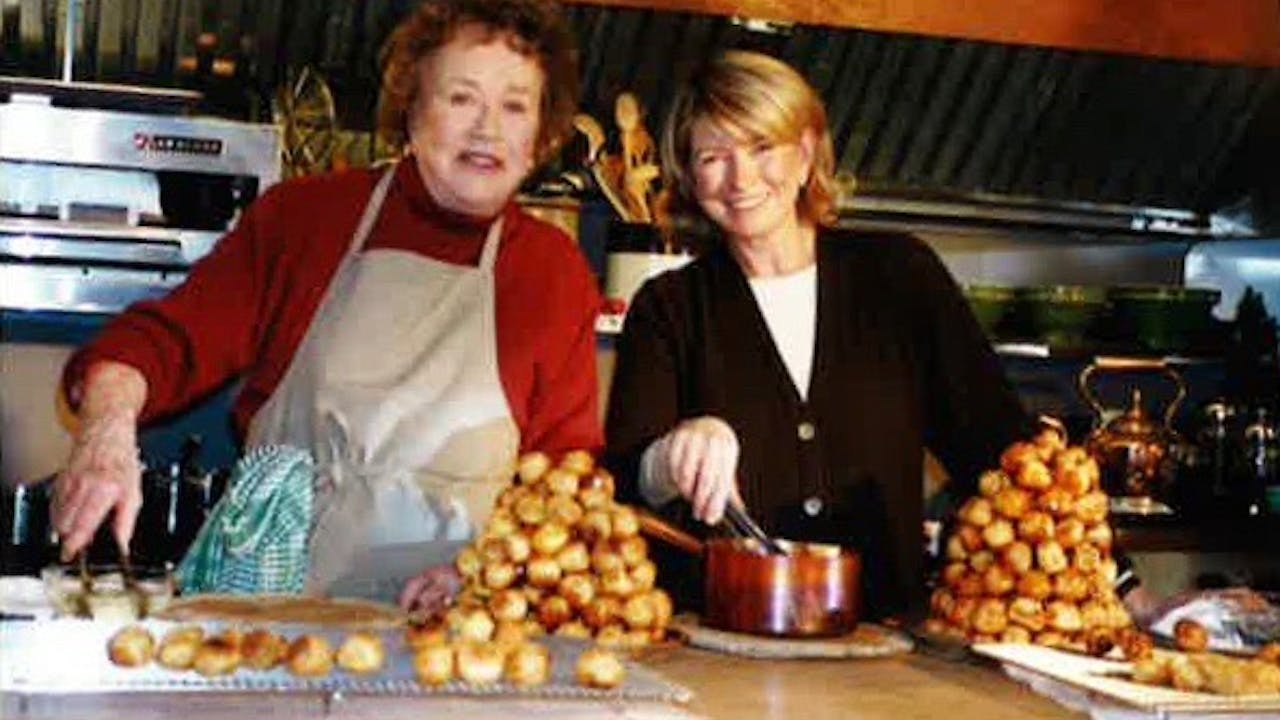 Epicurean mom: snowflake macarons filled with vanilla white chocolate Martha Stewart's Home For The Holidays (1995) - Martha Stewart Specials