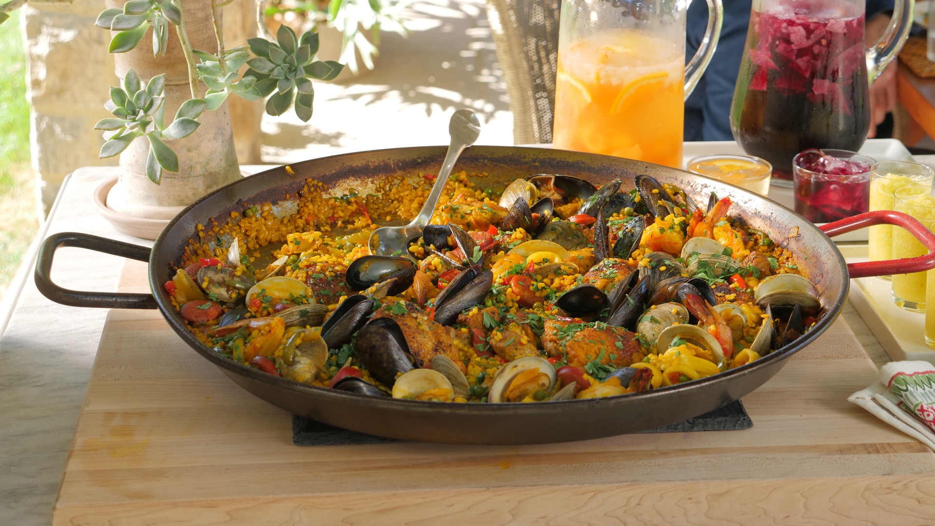MC S1 E08 Paella on an Open Fire
