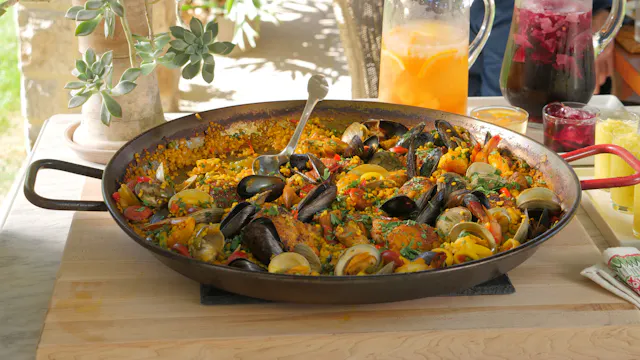 MC S1 E08 Paella on an Open Fire