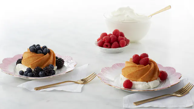 MB S3 E11 Bundt Cakes