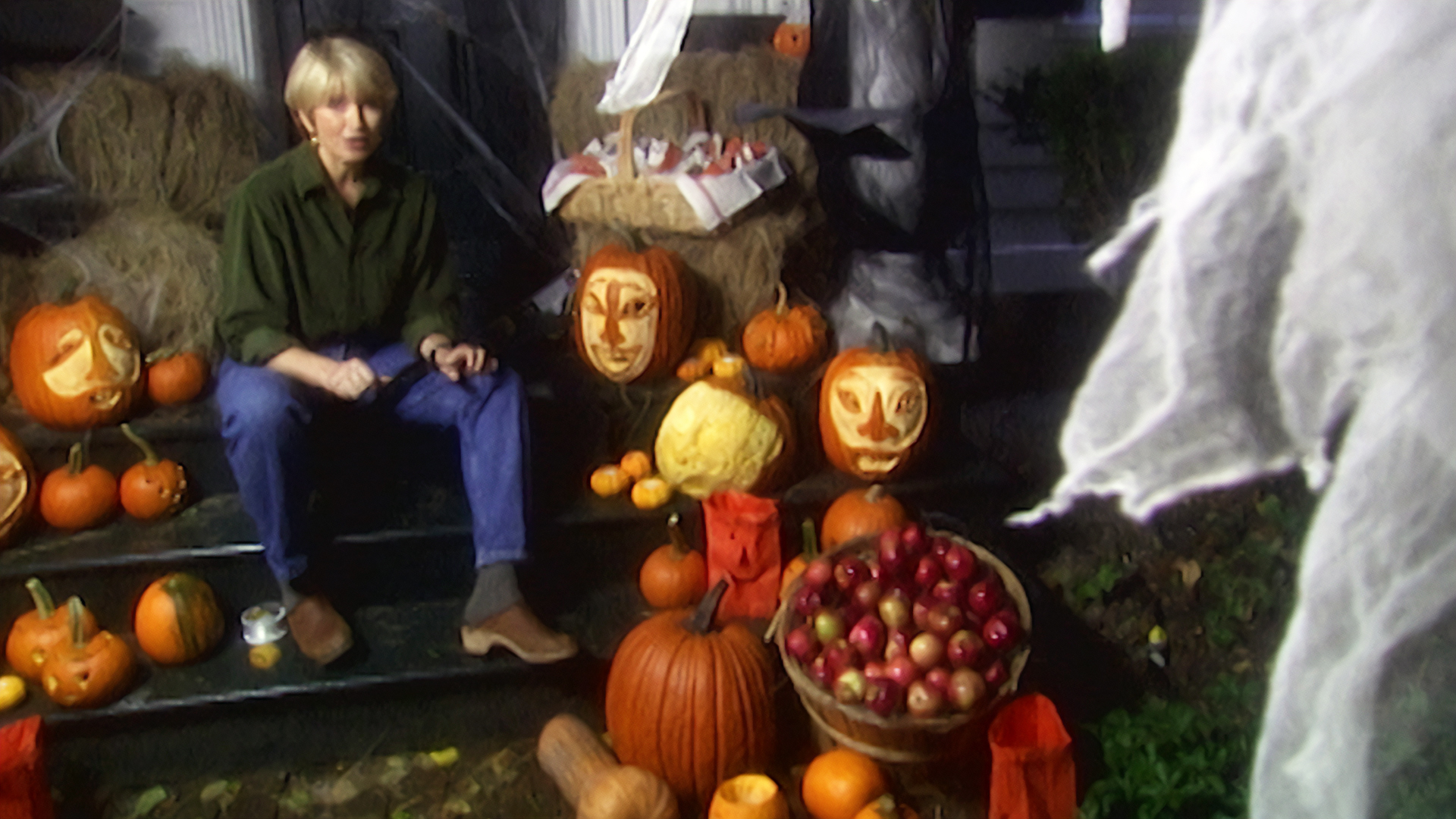 MSL S2 E06 Halloween Pumpkins, Costumes, Decorating