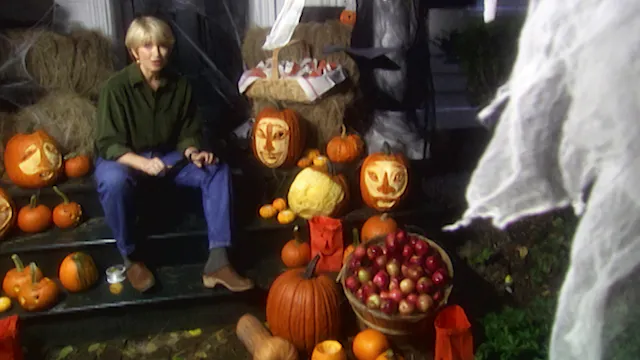 MSL S2 E06 Halloween Pumpkins, Costum...
