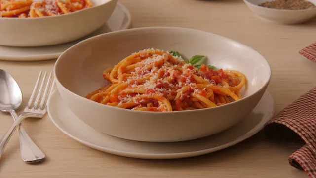 MC S5 E06 Tomato Show