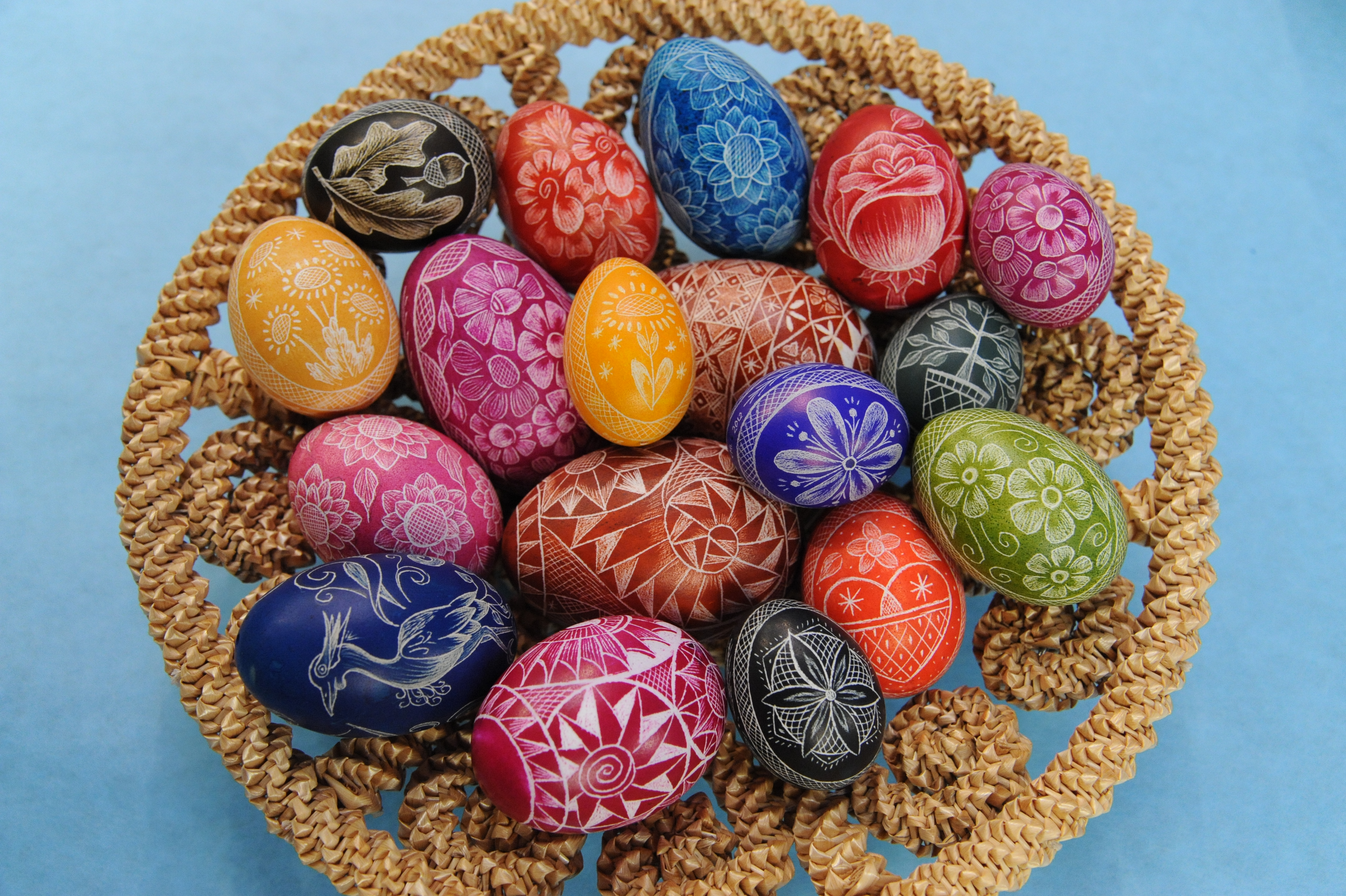 Decorating & Dyeing Eggs
