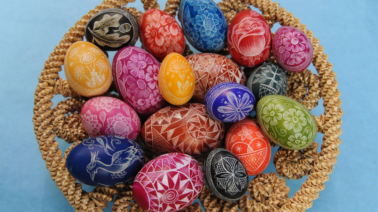 Decorating & Dyeing Eggs