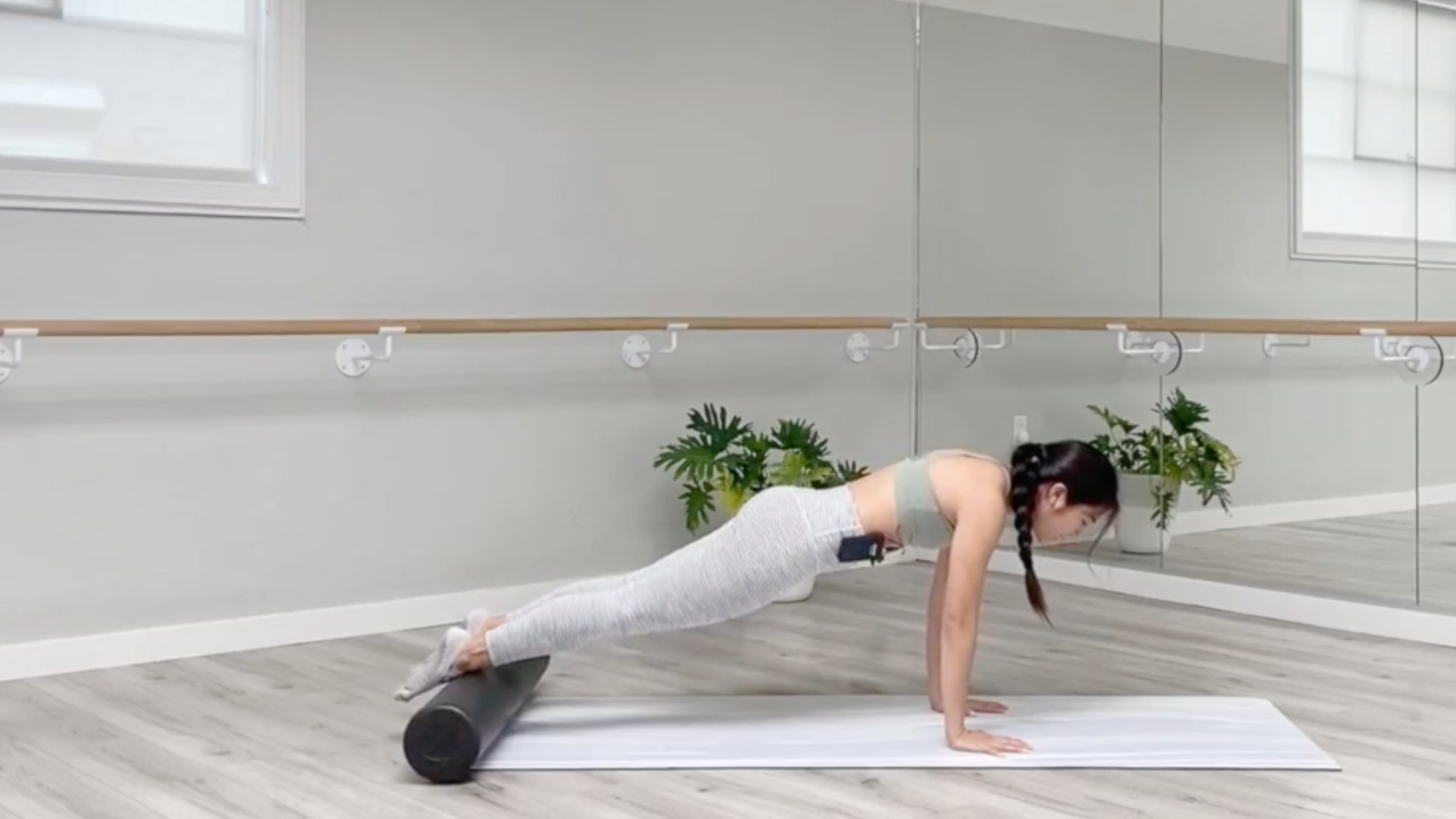 20 Minute Abs-Focused Mat Pilates Using a Foam Roller