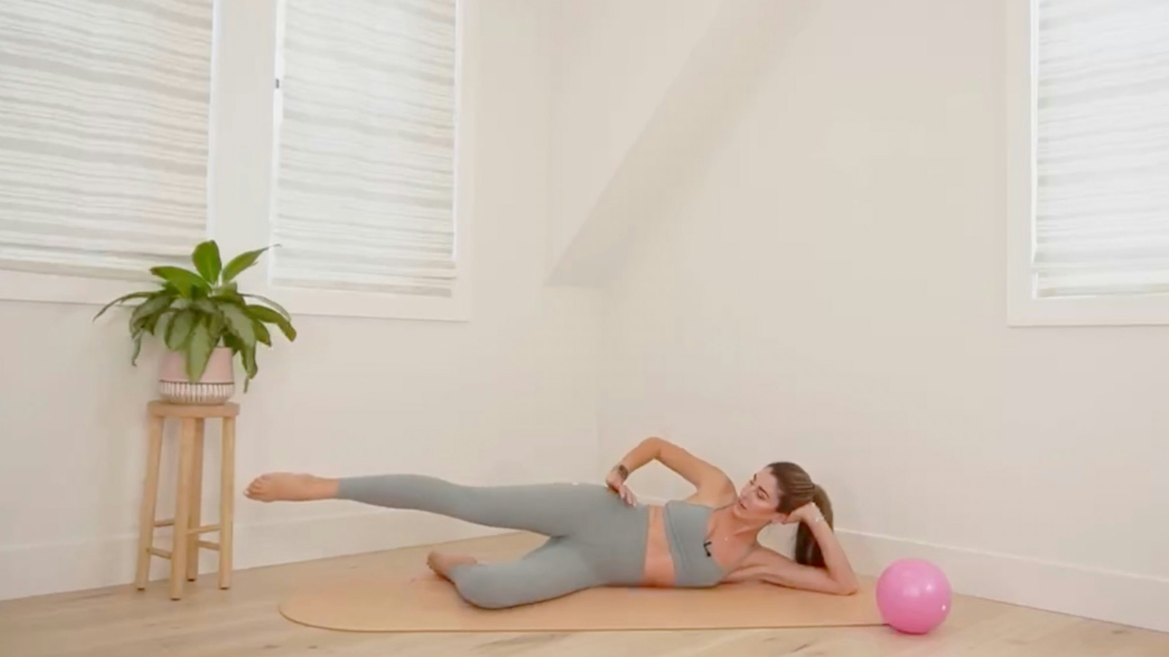 23 Minute Beginner Full Body Mat Pilates 1