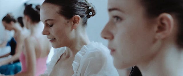 Afrodite shorts - SULLE_PUNTE_2k_scope_sv v3 eng sub