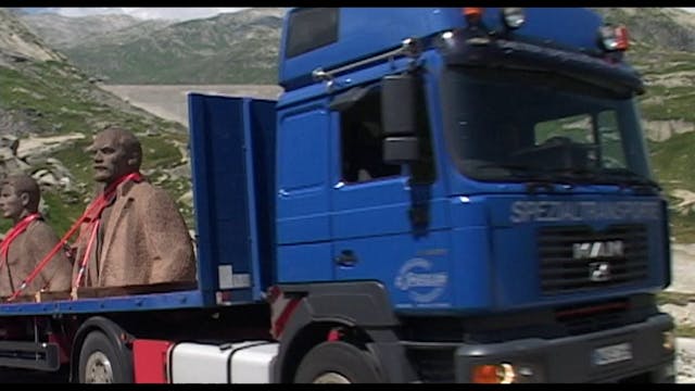 SCHERMO DELL'ARTE - SZEEMANN AND LENIN CROSSING THE ALPS