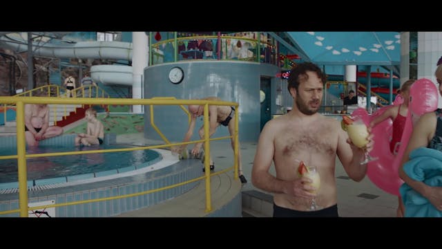 SHORTS 2021 - THE EXPLOSION OF A SWIMMING