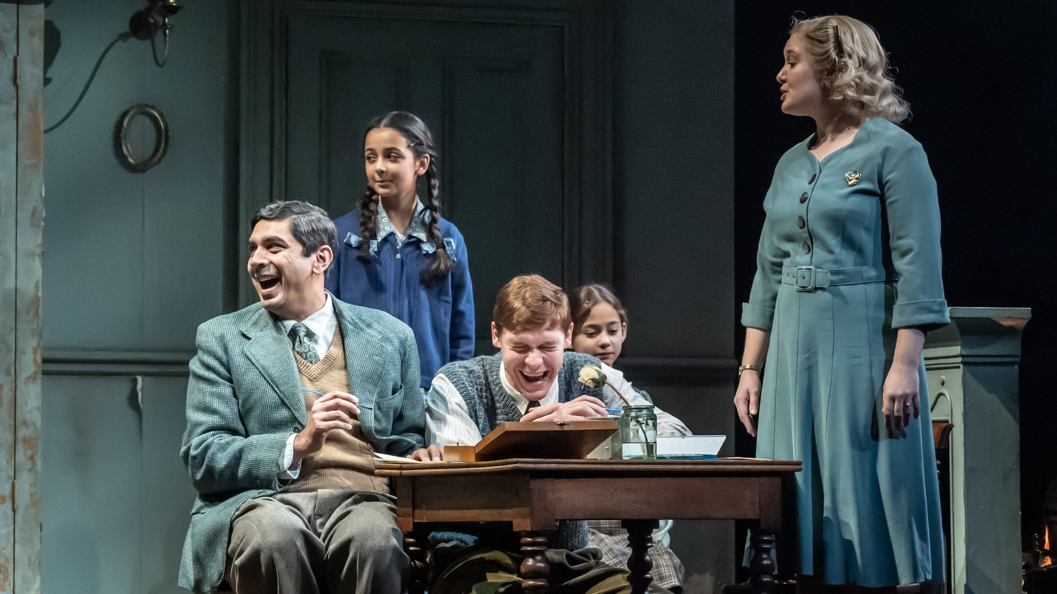 Dear Octopus: Clip - 'Budge up a bit!'