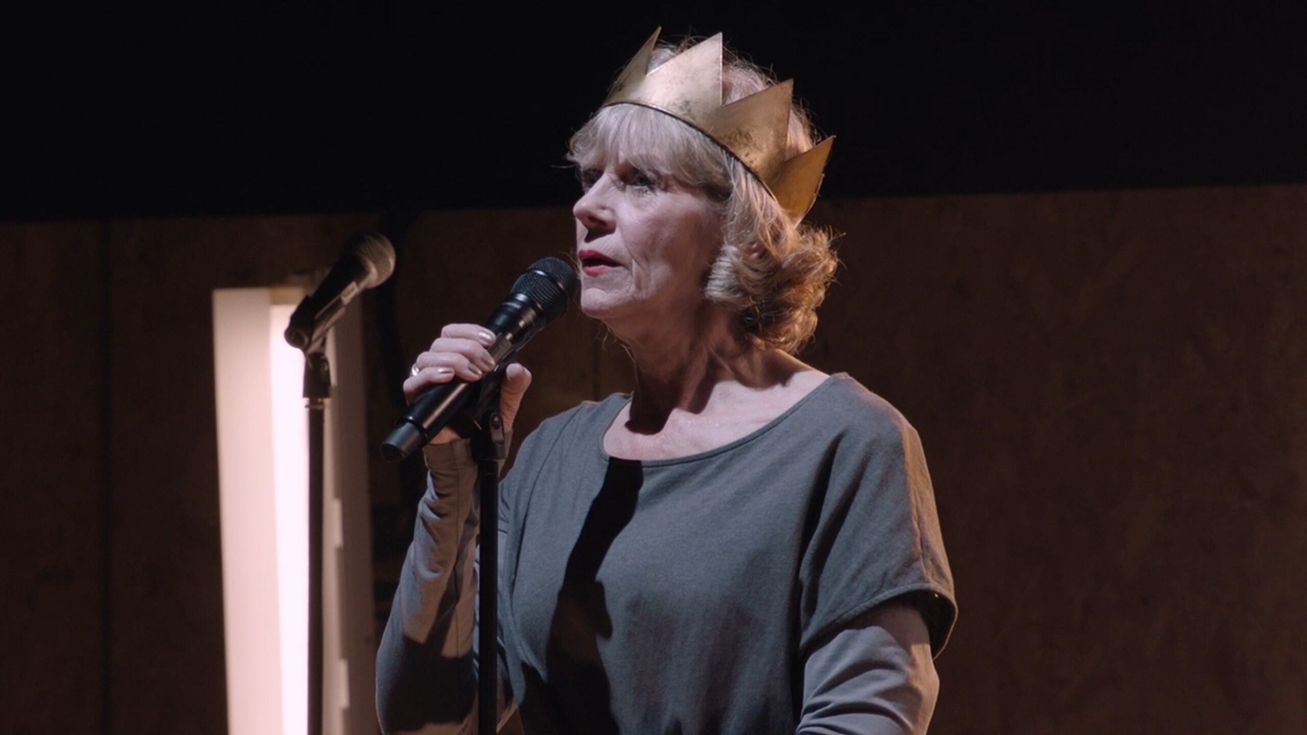 Hamlet: Clip - 'The lady doth protest too much, methinks'