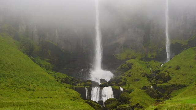 Rainy Iceland Waterfall 1HR Static Na...