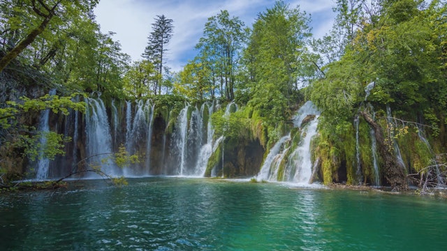 Crystal Waterfall Flowing in Croatia 1HR Static Nature Scene in 4K