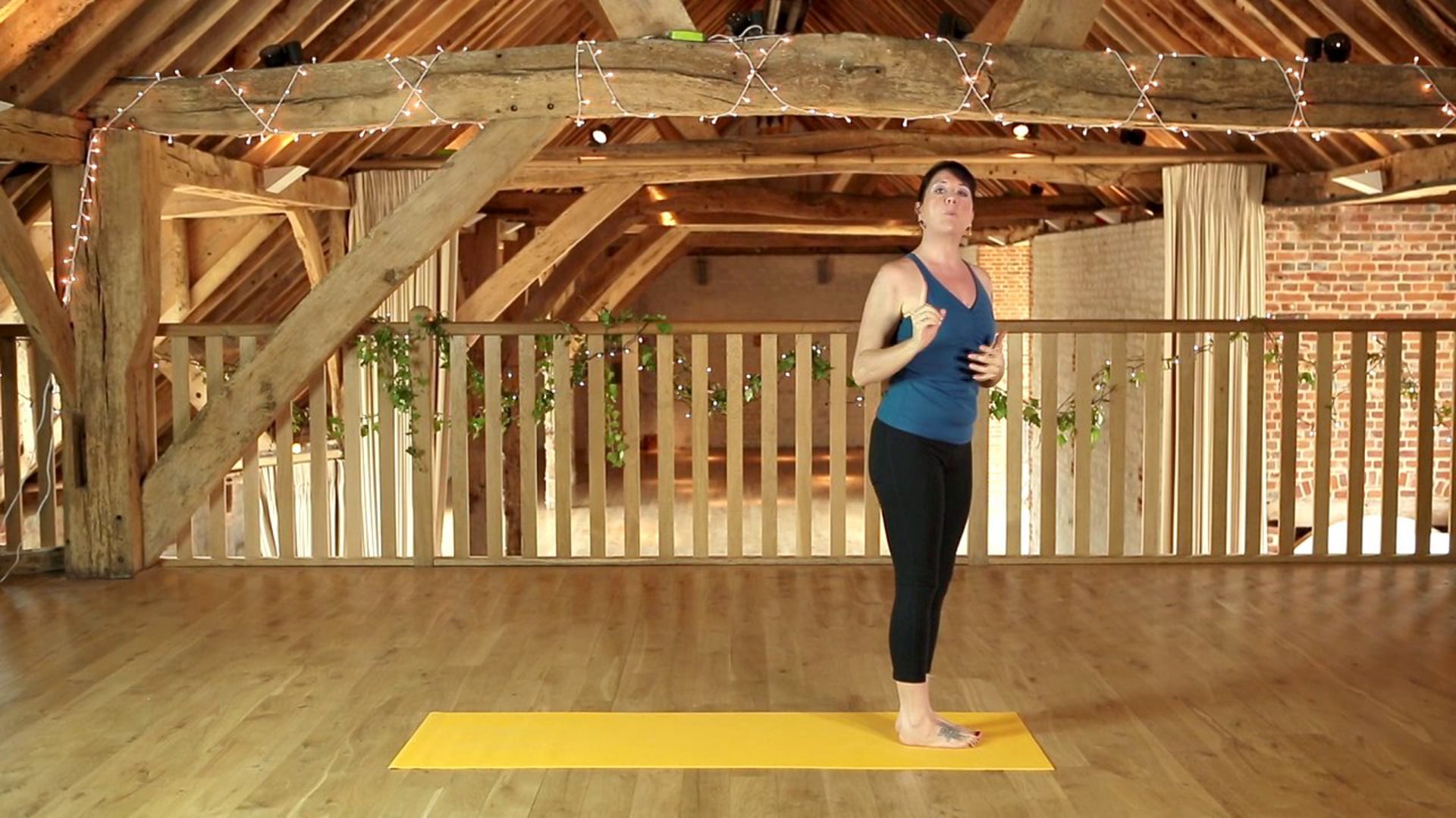 Beginners Tutorial - Power Up: Vinyasa Flow with Julie Martin