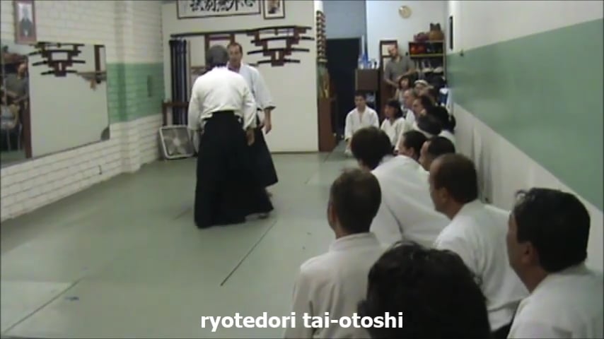 ryotedori tai-otoshi