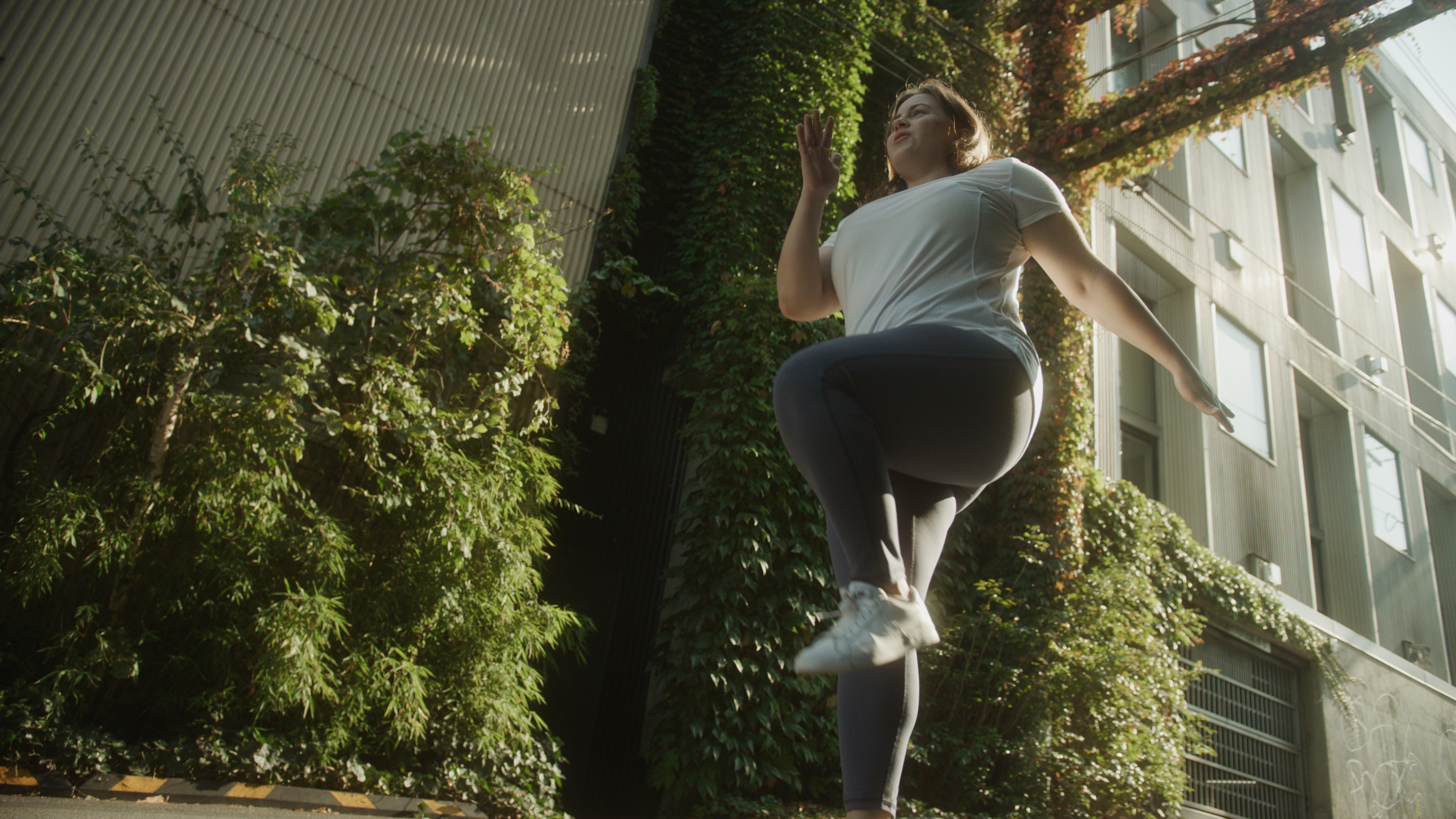 2-Minute Strength with Farinaz | Lower Body Strength Class (2 Mins)