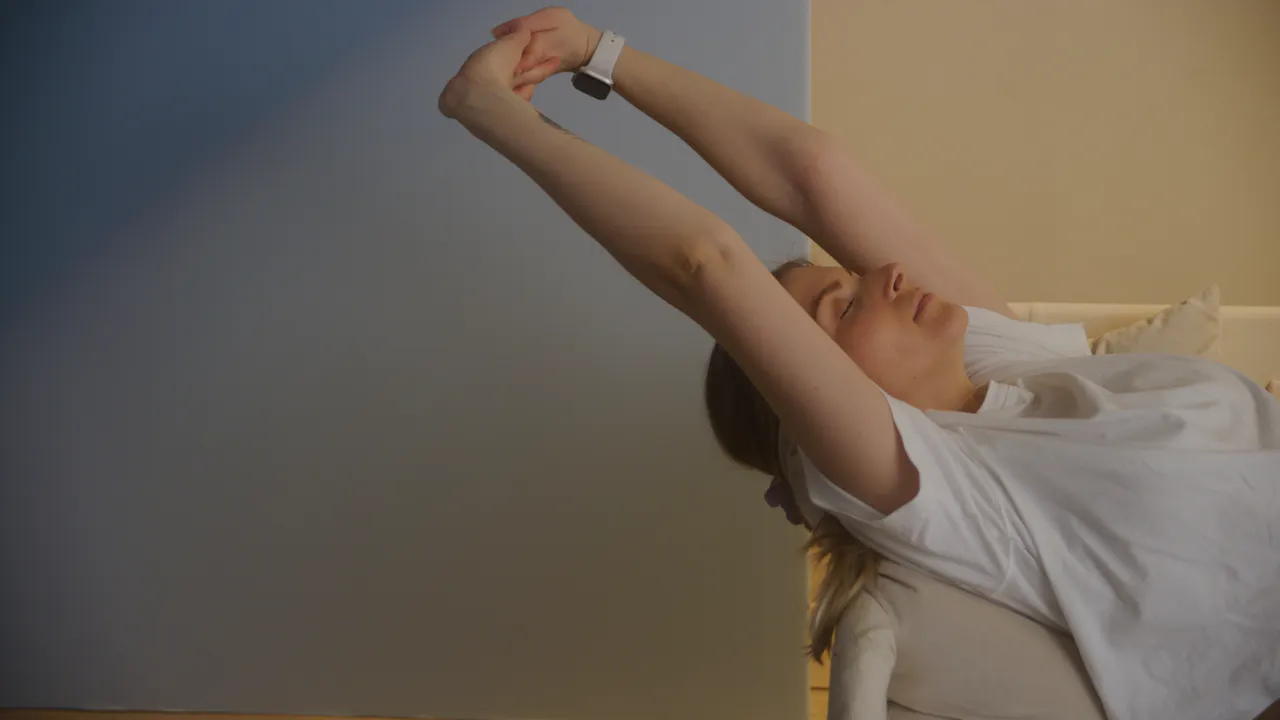 Easy Morning Stretch with Amanda | Gentle Movement Class (14 Mins ...