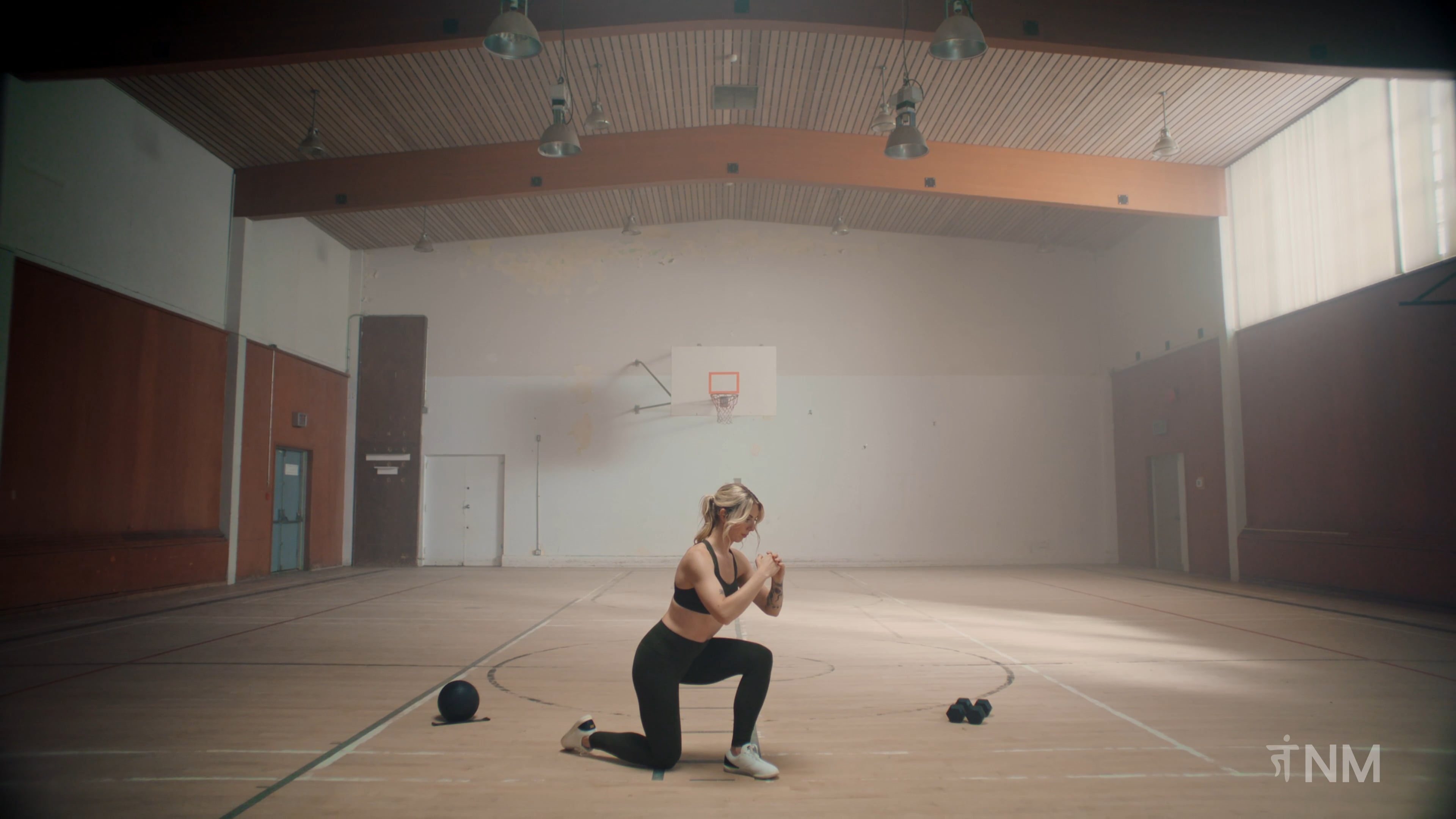 Learn Dead Lunge with Keighty (1 Min)