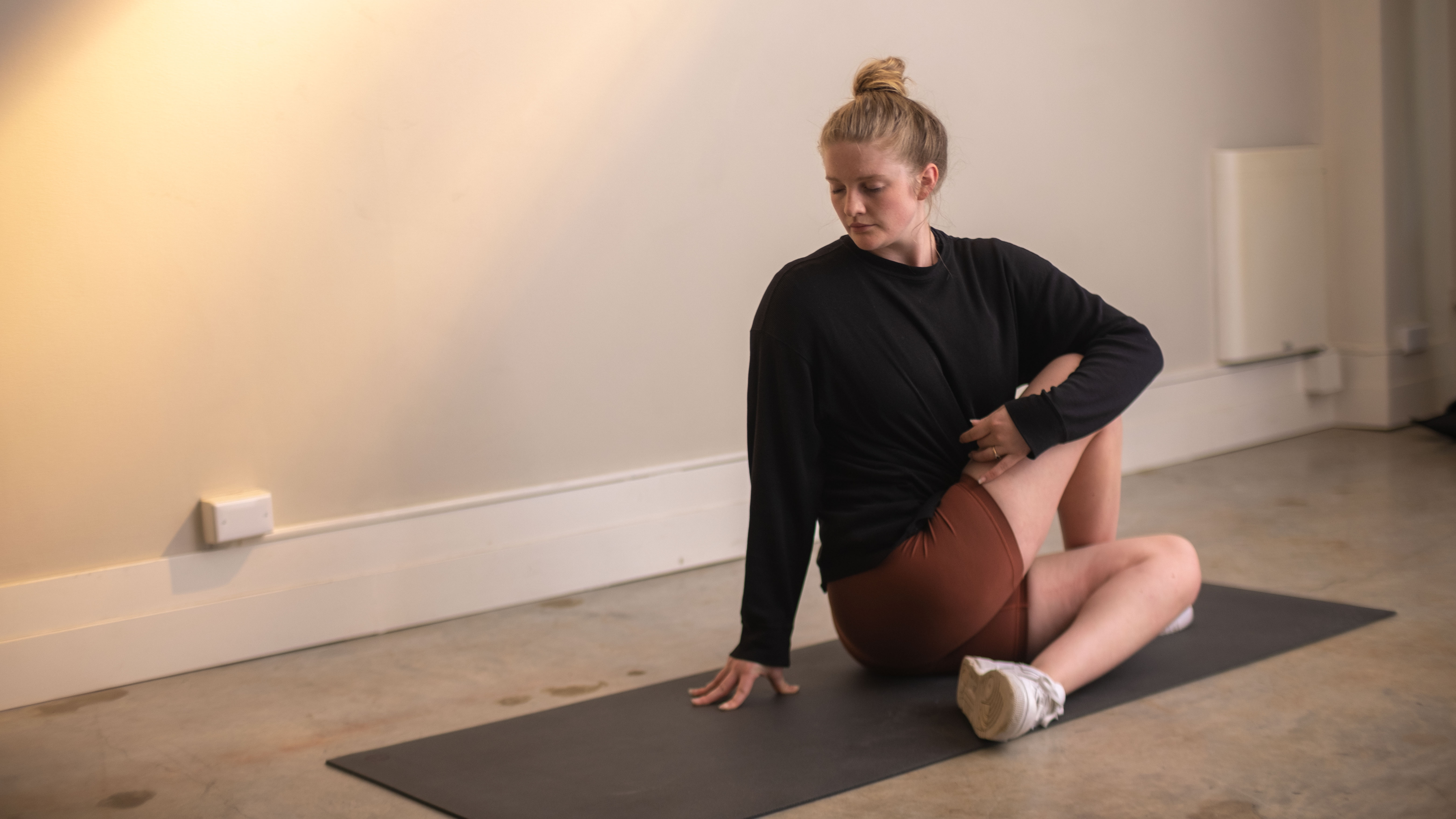 Release Your Hips & Glutes with Lydia | Gentle Stretch Class (26 Mins)